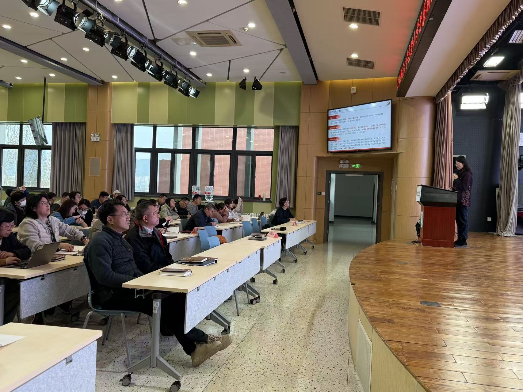  北师大实验小学党总支召开开展树立和践行正确政绩观学习教育启动部署会